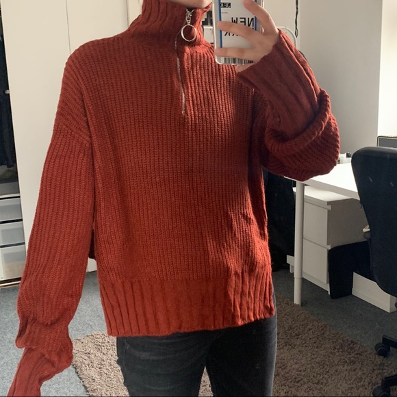 Red zipper sweater - Picture 3 of 3